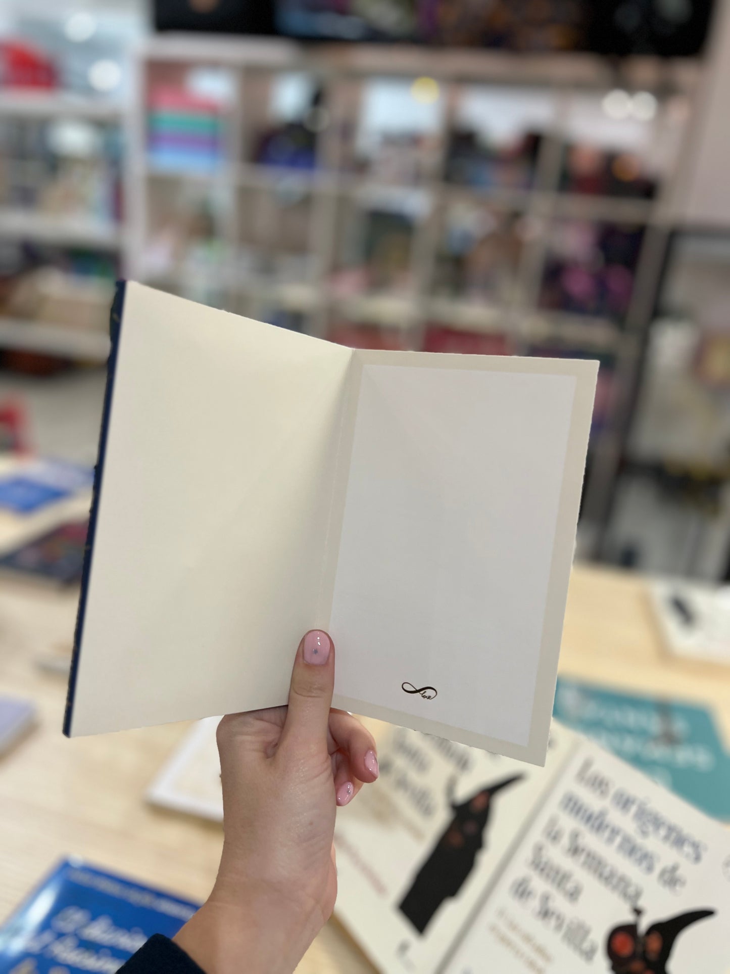 Tarjeta con colgante “Amor Infinito”