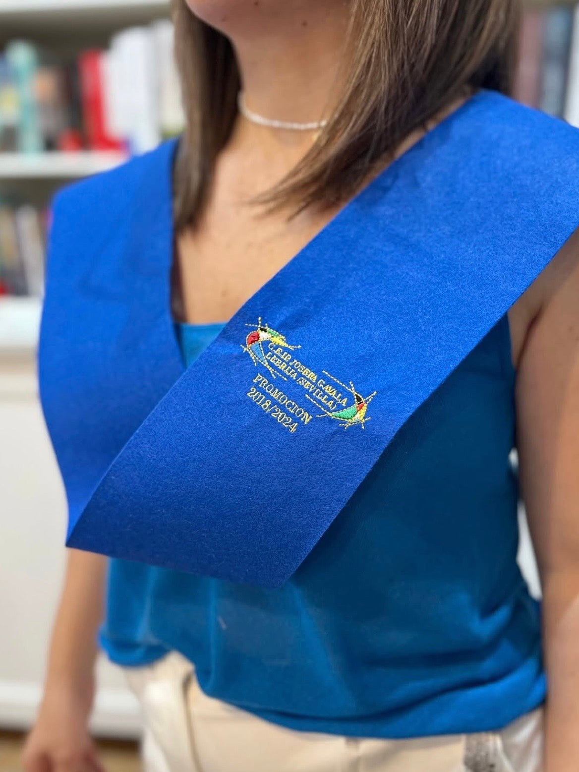 Becas de graduación bordadas