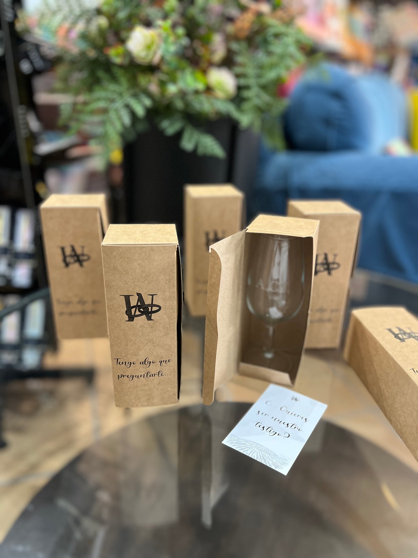 Caja con copa personalizada para testigos