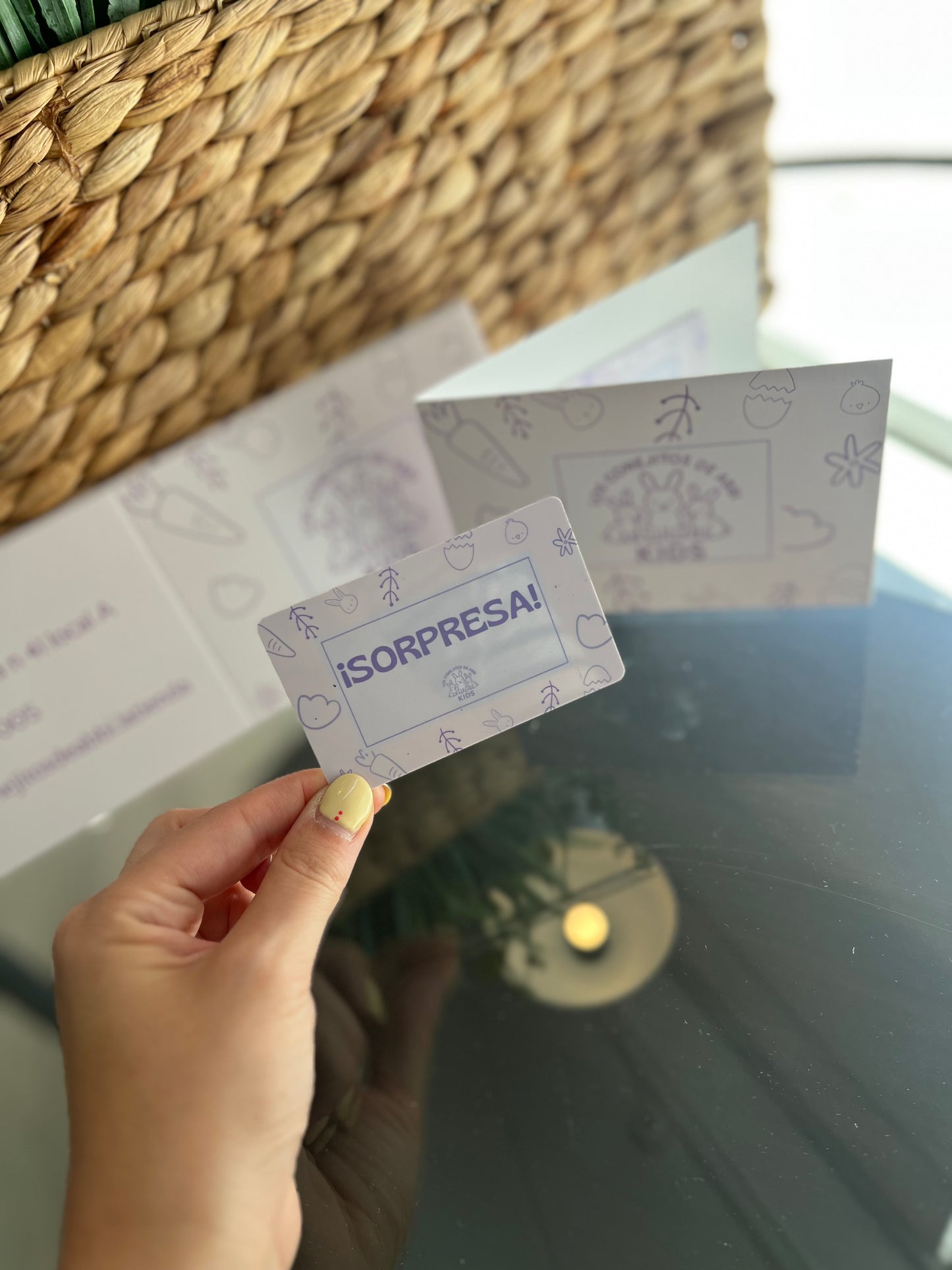 Tarjetas regalo PVC doble cara + sobre personalizado: ¡Tu diseño, tu estilo!