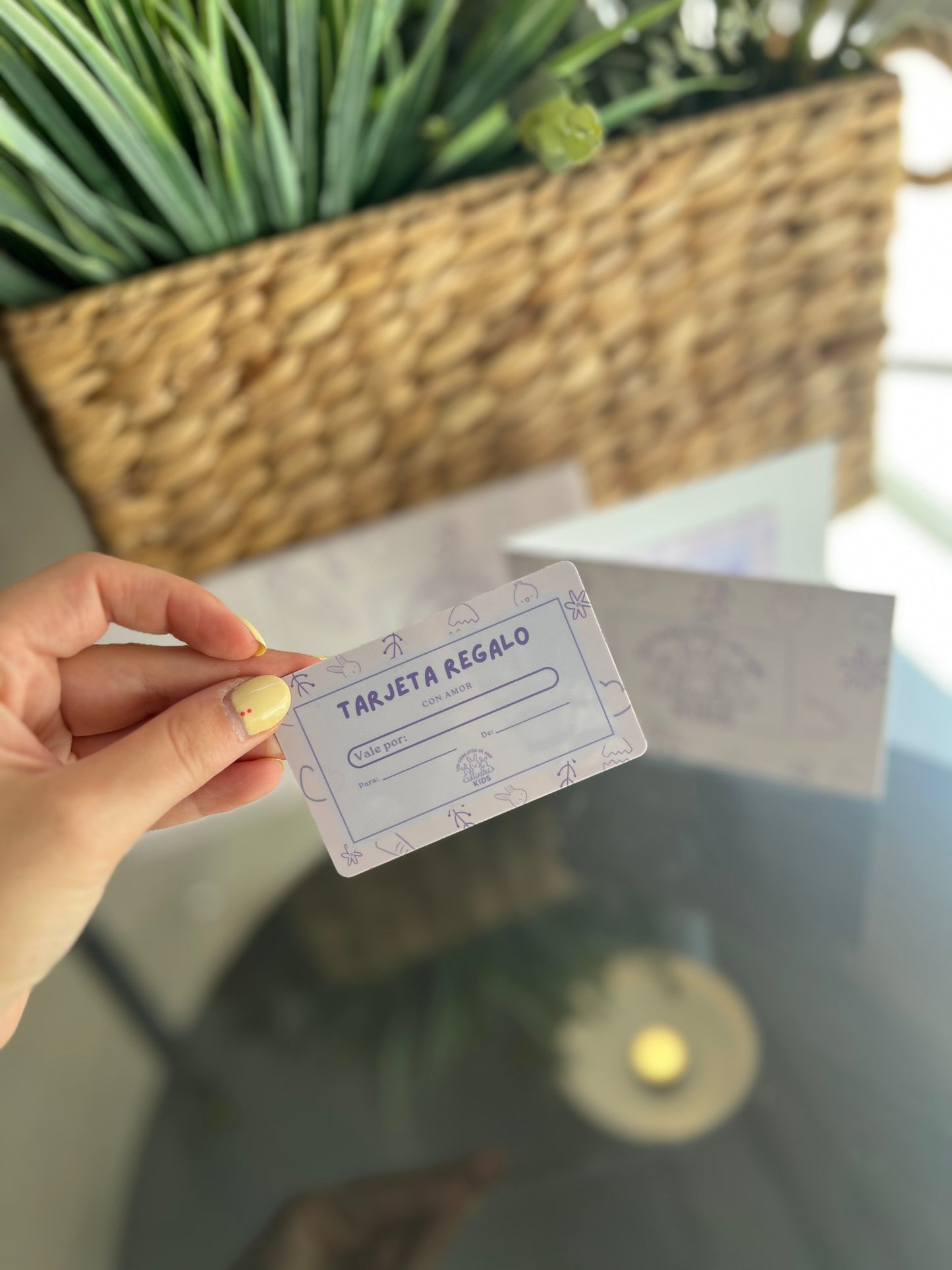 Tarjetas regalo PVC doble cara + sobre personalizado: ¡Tu diseño, tu estilo!