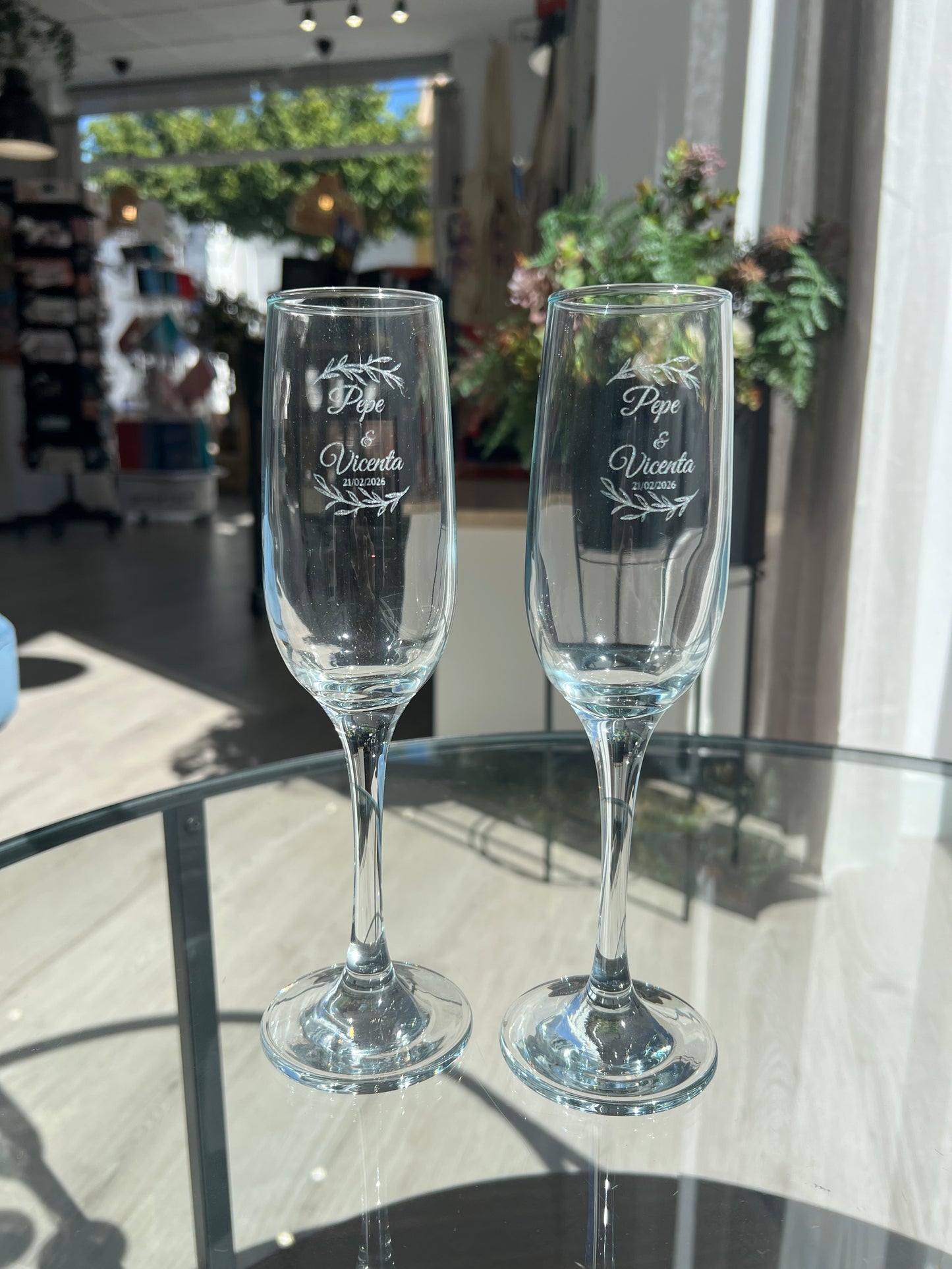 Copas de champán grabadas para los novios