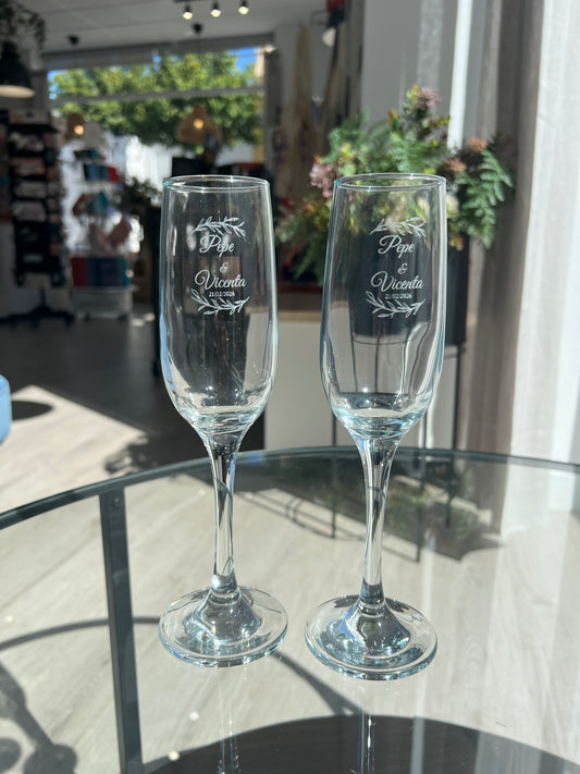 Copas de champán grabadas para los novios