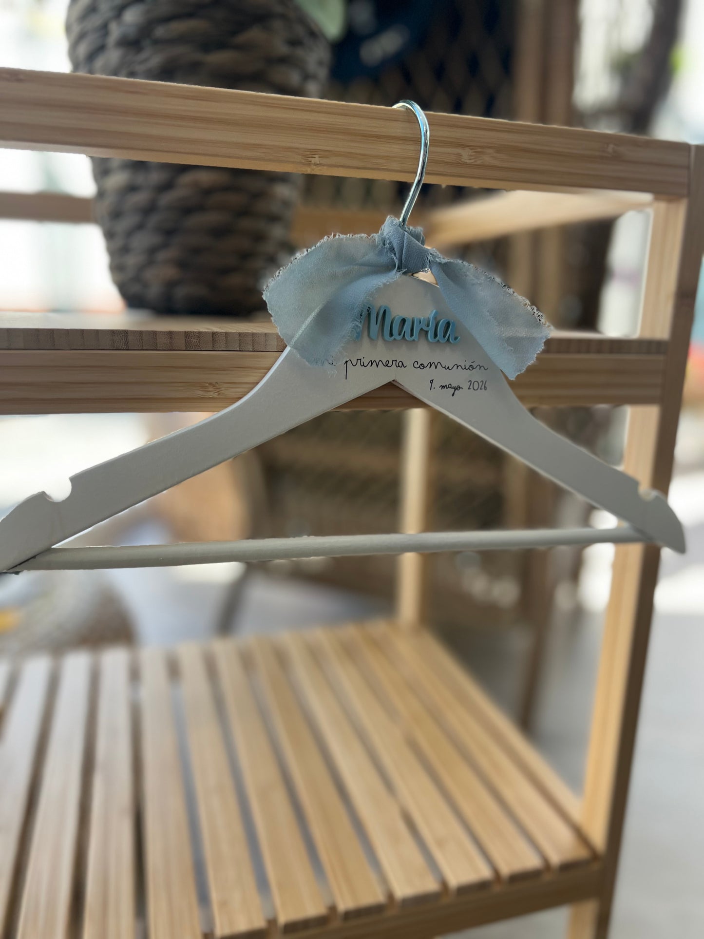 Percha infantil para comunión
