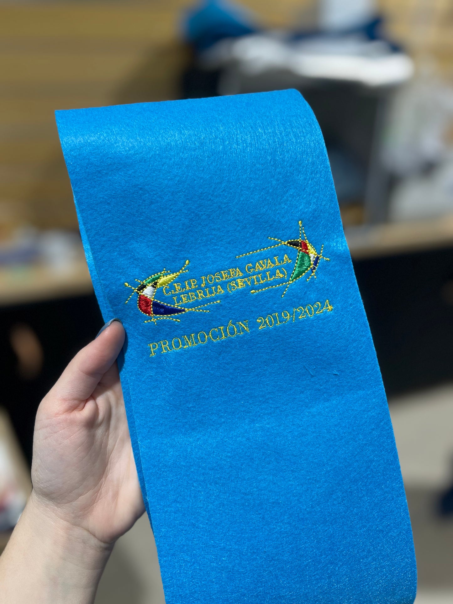 Becas de graduación bordadas