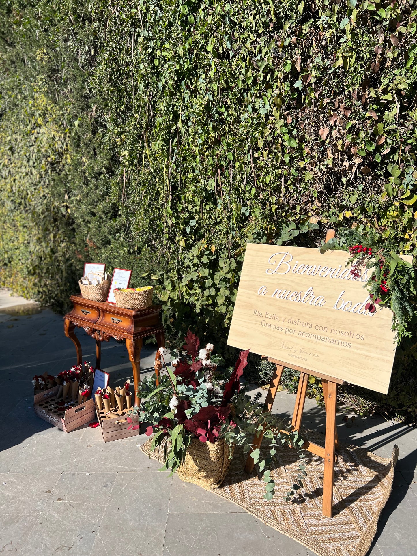 Cartel de bienvenida en madera