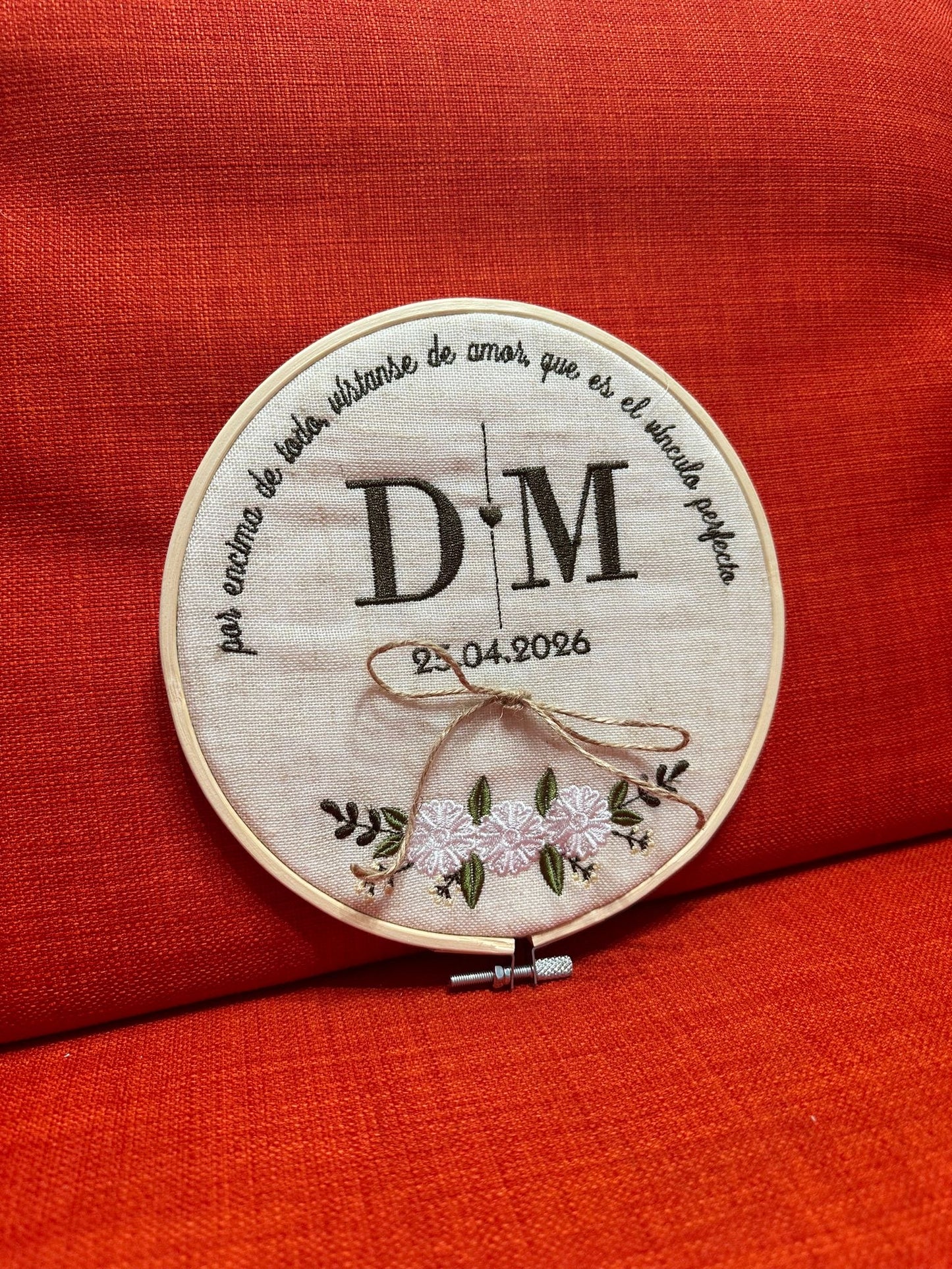 Bastidor porta alianzas bordado vístanse de amor