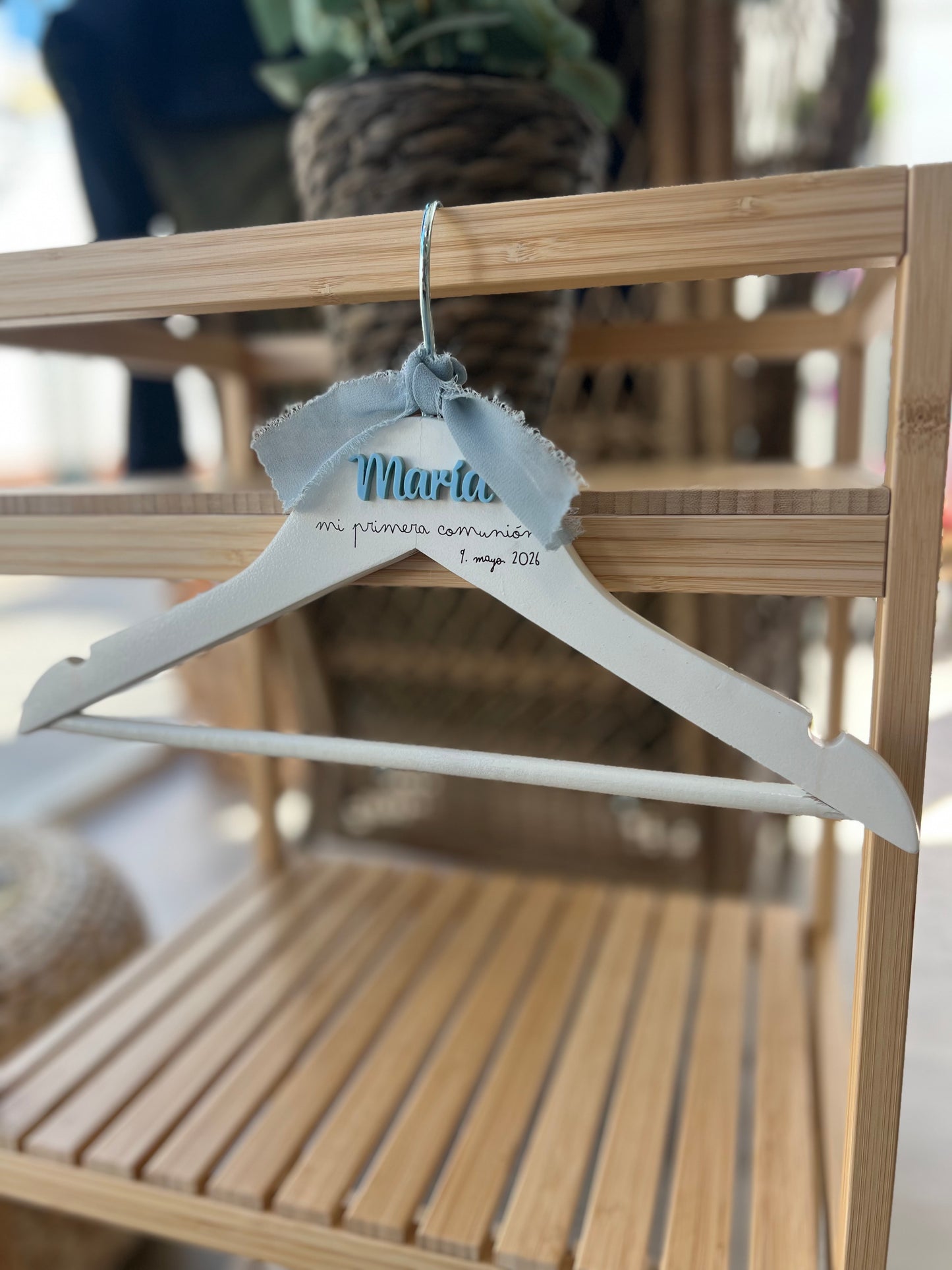 Percha infantil para comunión