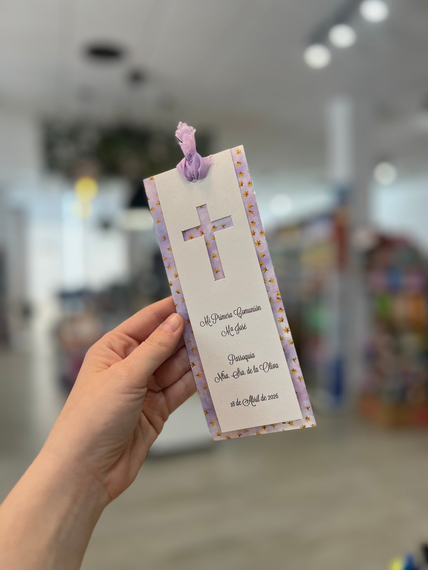 Marcapáginas con marca de cruz